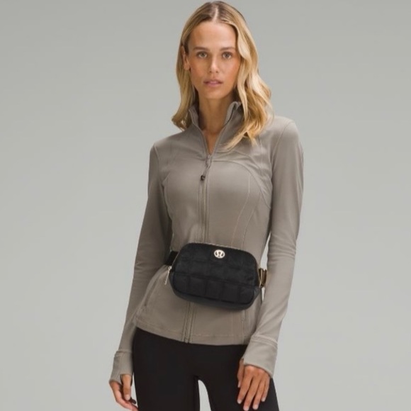 Lululemon Everywhere Belt Bag Quilted Velour Black & Gold Velvet Crossbody Nwt - Picture 6 of 6